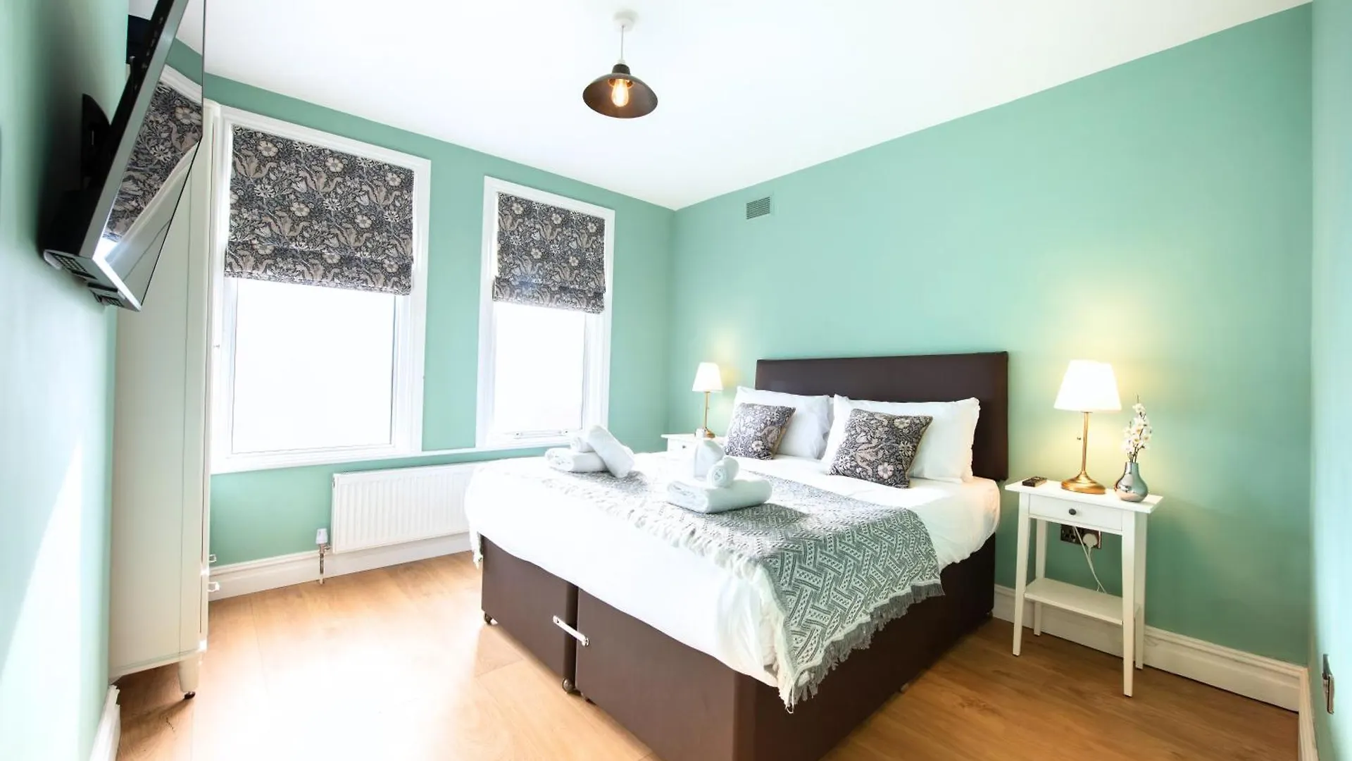 Victorian 2Br Apartment, King Beds, Fast Wifi, Near Shops, Cafes & Transport, E17 London United Kingdom